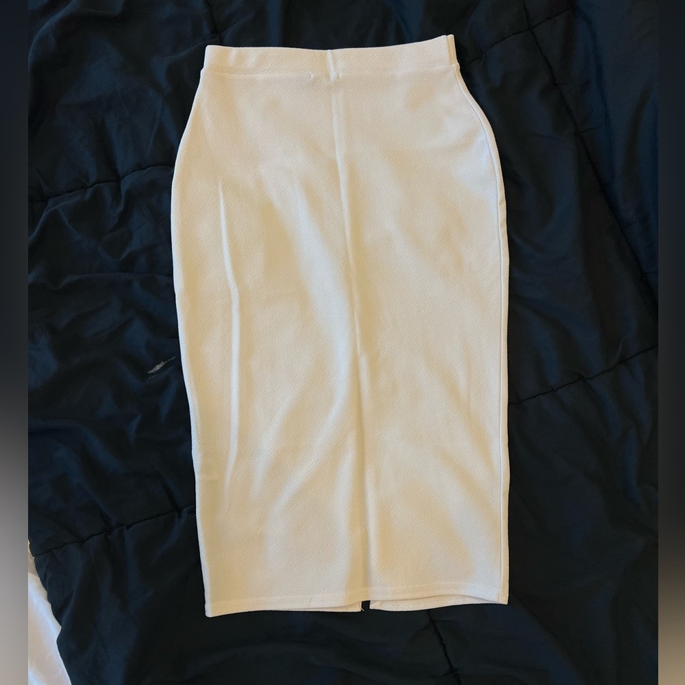 WHITE SKIRT